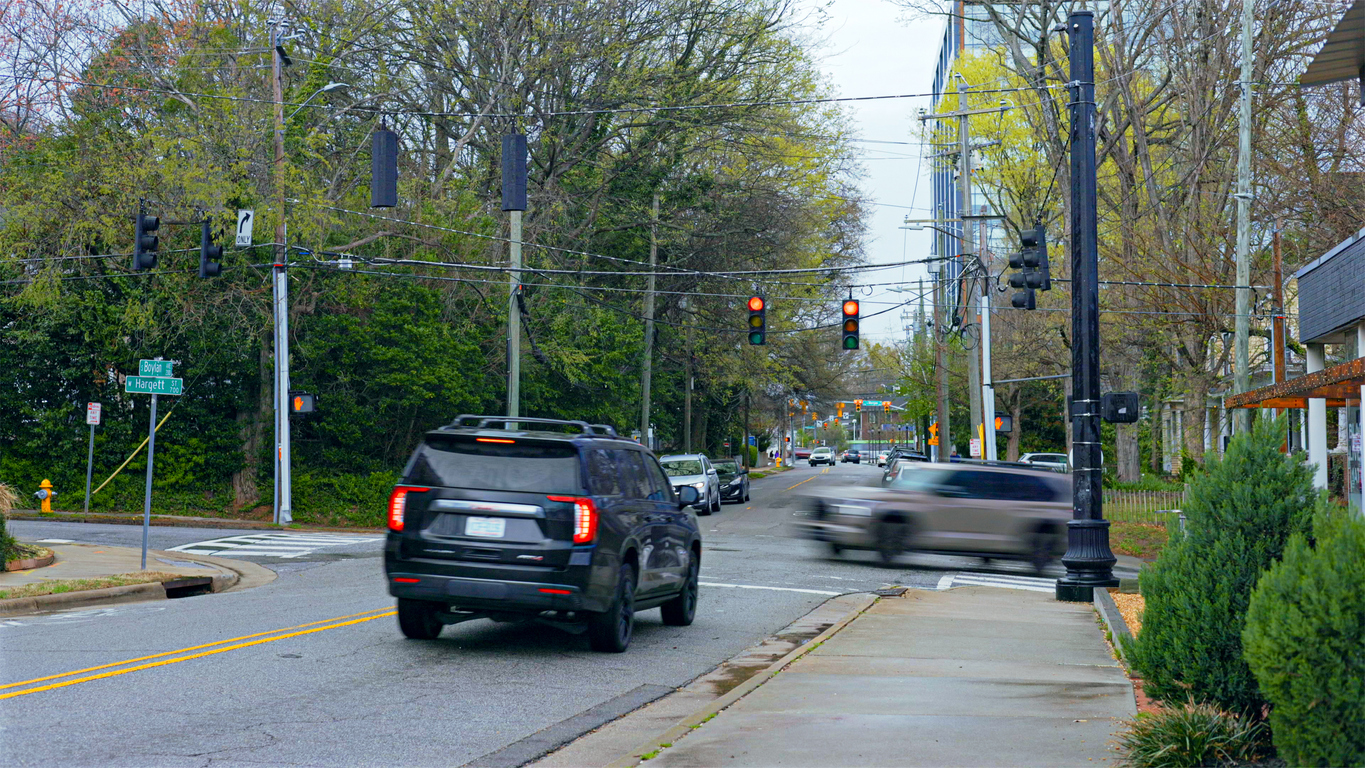 Stop Light Intersection risk of collision